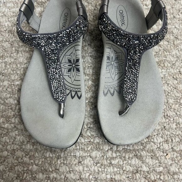 Aetrex® Lindsey Embellished Arch Support Memory Foam Sandal silver gray size 5 - Picture 11 of 11